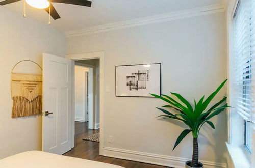 Photo 10 - Best Deal 2BR Apt in Lakeview