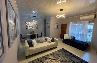 Foto 1 - Spacious 2 Bedroomed Semi-detached Fully Furnished Apartment Num01