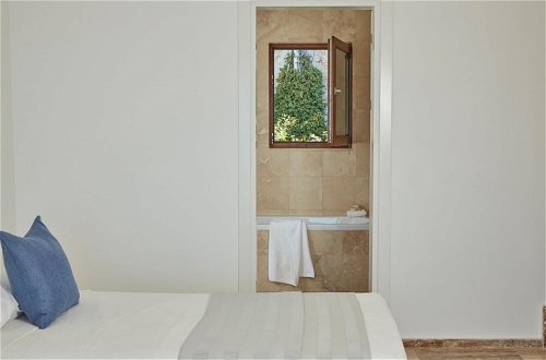 Photo 8 - Villa Mars - Exceptional 4 bed Villa With 2 Pools