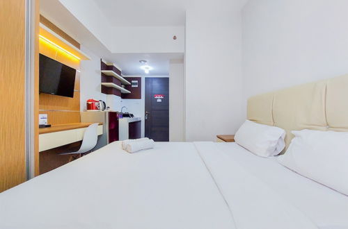 Photo 14 - Homey And Elegant Studio Amazana Serpong Apartment