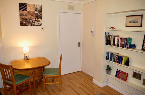 Foto 13 - Welcoming and Homely 2 Bed in Central Location