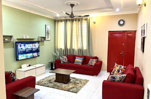 Foto 11 - Hidden Gem In Oyibi New 2 Luxury Bedroom Apartment