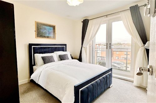 Photo 5 - Luxury 2bed Apartment in Wolverhampton
