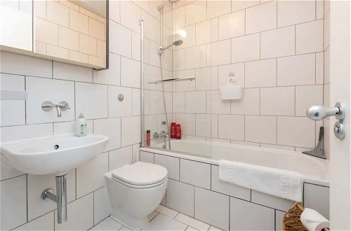 Photo 12 - Bright and Stylish 2 Bedroom House in Shoreditch