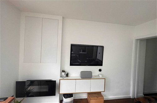 Photo 3 - Contemporary 1 Bedroom Apartment in Peckham With Garden