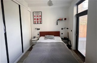 Photo 1 - Contemporary 1 Bedroom Apartment in Peckham With Garden