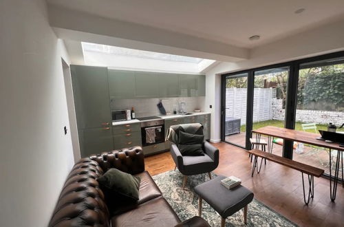 Photo 8 - Contemporary 1 Bedroom Apartment in Peckham With Garden