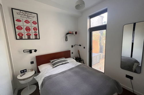 Photo 2 - Contemporary 1 Bedroom Apartment in Peckham With Garden