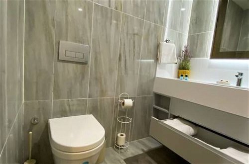Photo 20 - Exclusive 2 1 Apartment 2 Bathrooms - Core Living