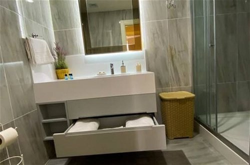 Foto 19 - Exclusive 2 1 Apartment 2 Bathrooms - Core Living