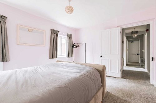 Photo 2 - Peaceful & Homely 1BD Flat - Heart of Bristol