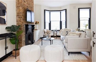 Photo 1 - The Battersea Crib - Dazzling 3bdr Flat With Garden