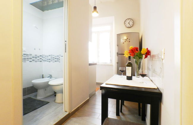 Black and White Movie Apartment - Foto 13