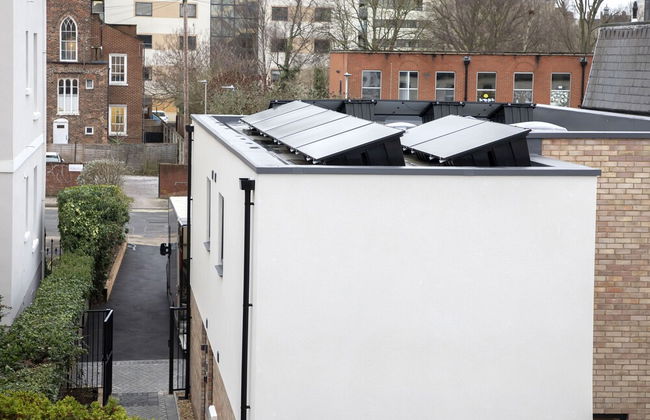 Elliot Oliver - Exquisite 2 Bedroom Apartment With Garden, Parking & EV Charger - Foto 17
