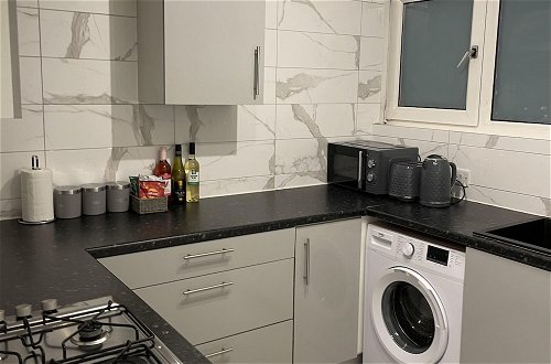 Photo 6 - Walk to Lcy Airport/ Excel /dlr 1Br Flat