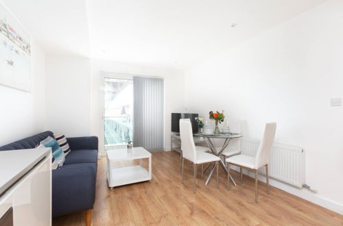 Photo 7 - Skyvillion - Tower Point Enfield 1bed With Balcony