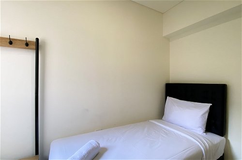Foto 8 - Homey And Minimalist 2Br At Meikarta Apartment