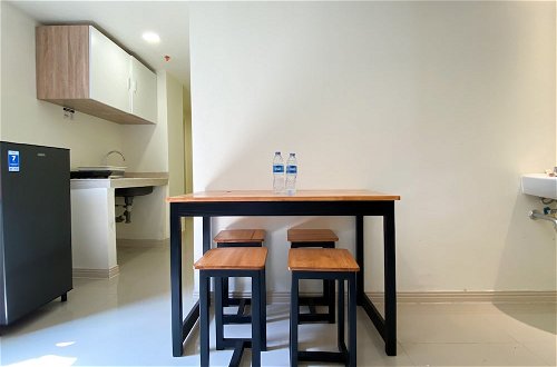 Foto 26 - Homey And Minimalist 2Br At Meikarta Apartment