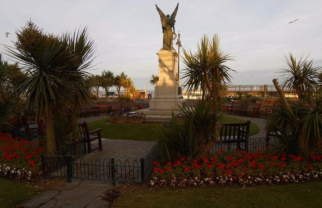 3-bed Homely Modern Caravan in Clacton-on-sea - Foto 15
