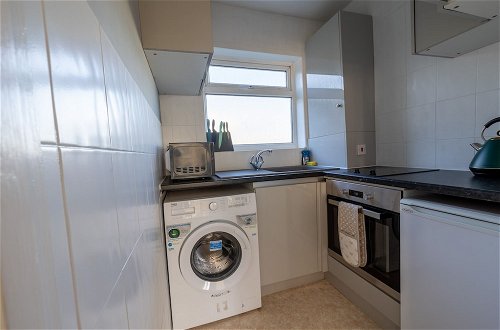 Photo 5 - Immaculate 2-bed Apartment in Dartford