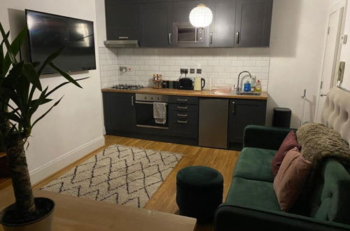 Photo 1 - 1 Bedroom Flat in Well Connected Part of London