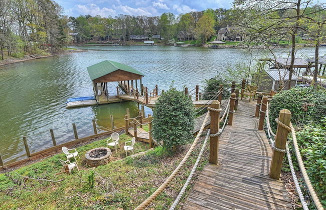 Lakeside Lodge by Avantstay Hot Tub + Dock - Photo 7