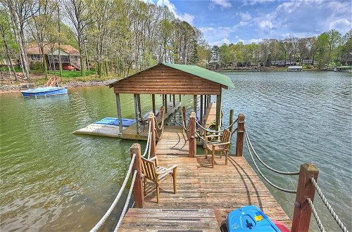 Photo 21 - Lakeside Lodge by Avantstay Hot Tub + Dock
