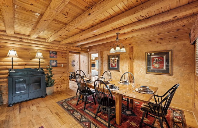Lakeside Lodge by Avantstay Hot Tub + Dock - Photo 17