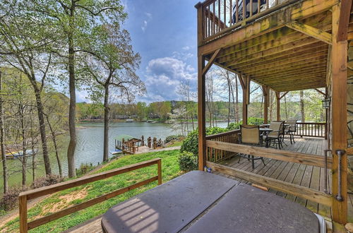 Photo 12 - Lakeside Lodge by Avantstay Hot Tub + Dock