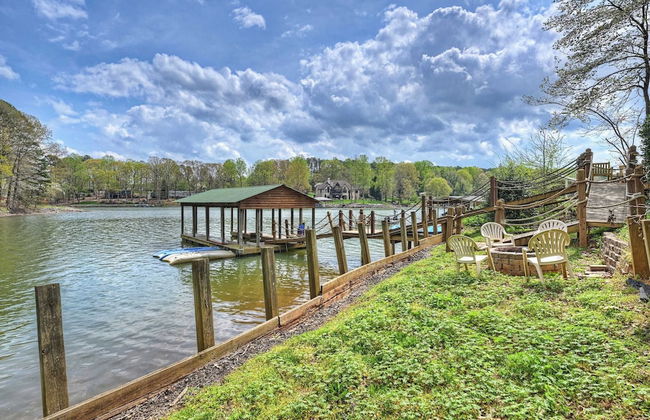 Lakeside Lodge by Avantstay Hot Tub + Dock - Photo 43