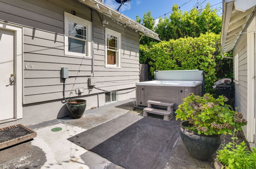 Foto 14 - Portland Home: Private Hot Tub, Porch & Patio