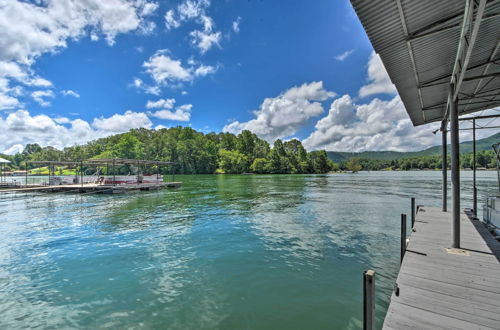 Foto 29 - Lakefront Hiawassee Home w/ Boat Dock & Hot Tub