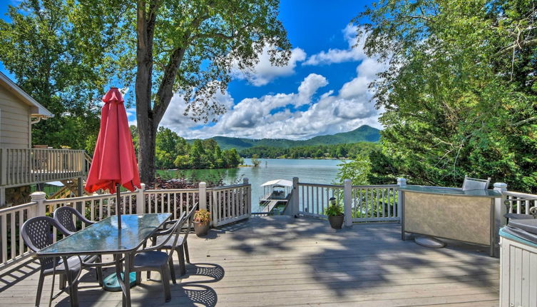 Foto 1 - Lakefront Hiawassee Home w/ Boat Dock & Hot Tub