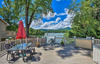 Foto 1 - Lakefront Hiawassee Home w/ Boat Dock & Hot Tub