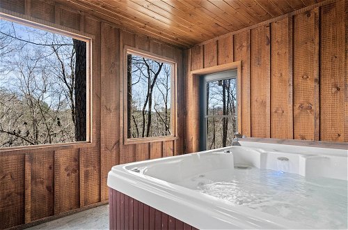 Foto 11 - Secluded Blue Ridge Mtn Retreat w/ Indoor Hot Tub