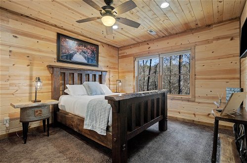 Foto 35 - Secluded Blue Ridge Mtn Retreat w/ Indoor Hot Tub