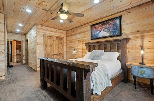 Foto 18 - Secluded Blue Ridge Mtn Retreat w/ Indoor Hot Tub