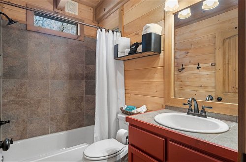 Foto 27 - Secluded Blue Ridge Mtn Retreat w/ Indoor Hot Tub