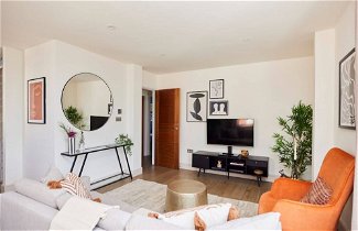 Photo 1 - The Wandsworth Haven - Bright 2bdr Flat