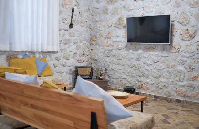 Seaside Duplex Stone Villa - Photo 7