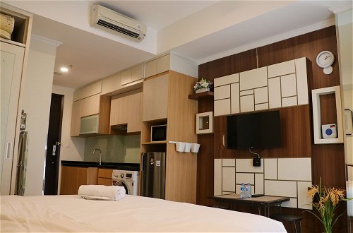 Photo 17 - Fancy And Nice Studio At Menteng Park Apartment