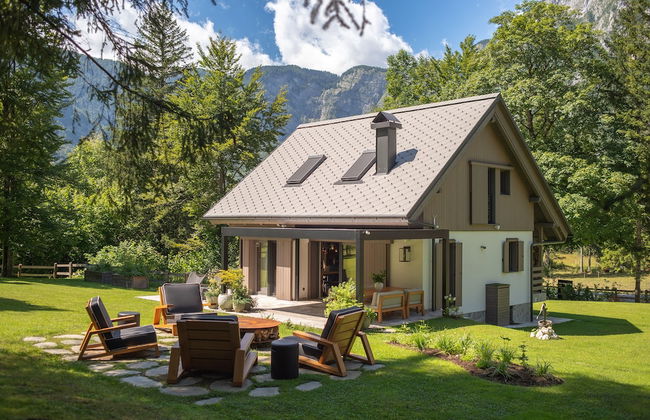 Chalet With Jacuzzi at Lake Bohinj - by Feelluxuryholidays - Foto 1