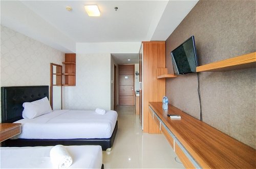 Photo 5 - Nice And Comfy Studio At Beverly Dago Apartment