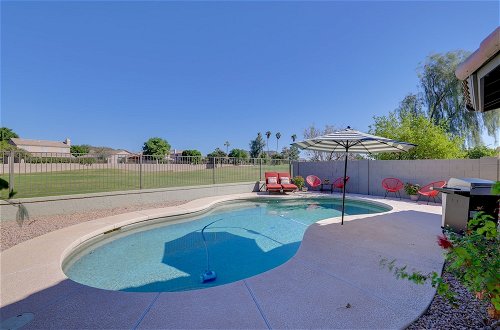 Foto 23 - Serene Glendale Home w/ Pool + Golf Course View
