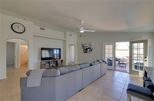Foto 7 - Serene Glendale Home w/ Pool + Golf Course View