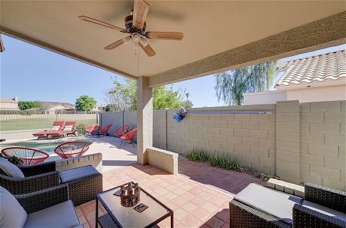 Foto 3 - Serene Glendale Home w/ Pool + Golf Course View