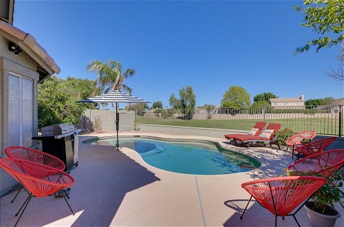 Foto 2 - Serene Glendale Home w/ Pool + Golf Course View