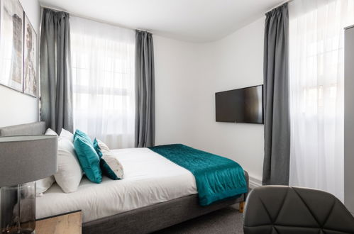 Photo 12 - Modern 4-Bedroom Apart near Aldgate East