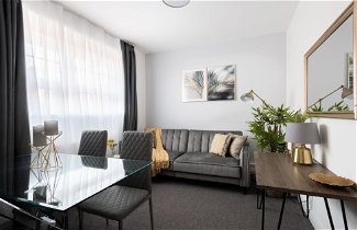 Photo 1 - Modern 4-Bedroom Apart near Aldgate East