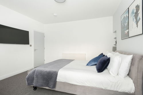 Photo 16 - Modern 4-Bedroom Apart near Aldgate East